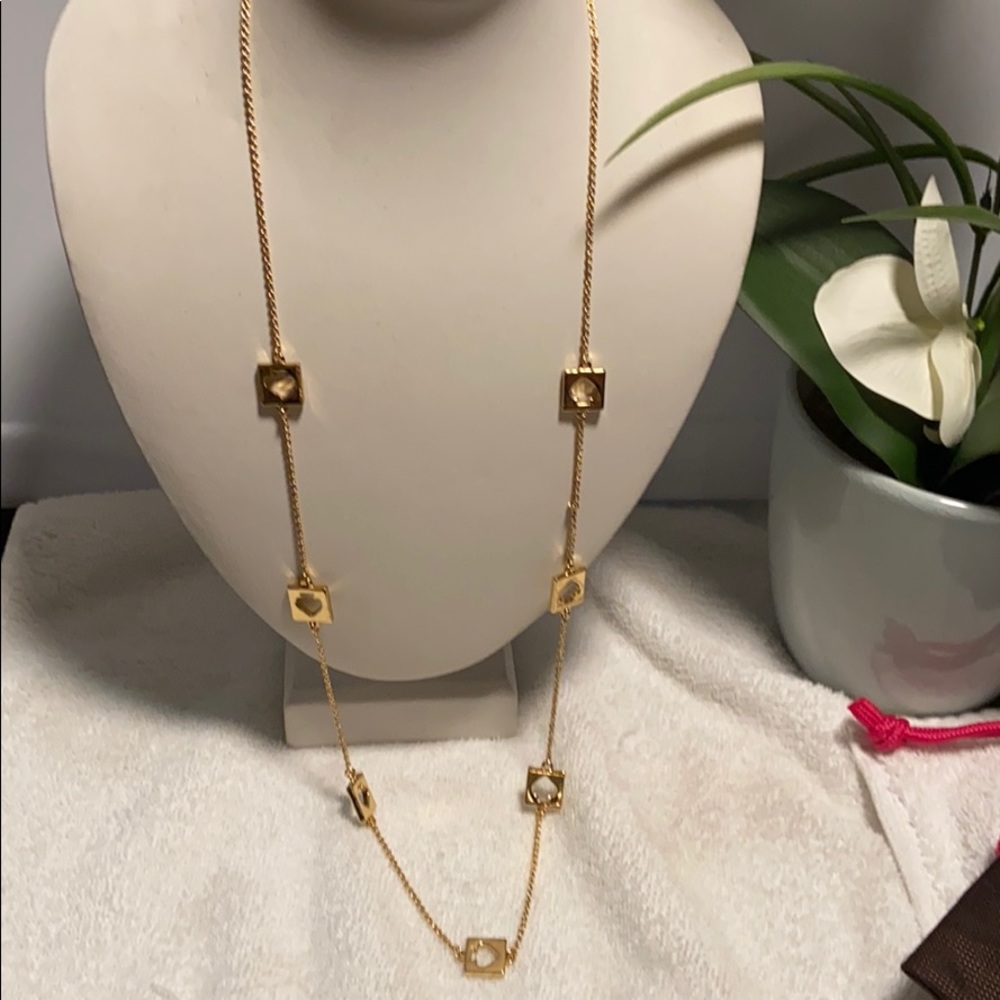🌟🌟NWT beautiful hole punch spade Gold necklace
